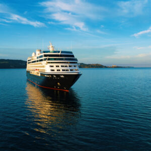 Kryssningsfartyget Azamara Journey, ute till havs.