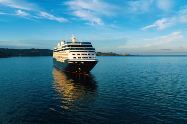 Kryssningsfartyget Azamara Journey, ute till havs.