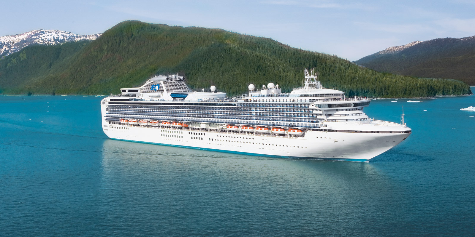 Kryssningsfartyget Diamond Princess ute till havs.