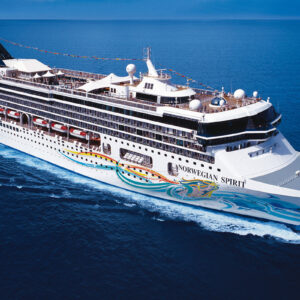 Kryssningsfartyget Norwegian Spirit ute till havs.