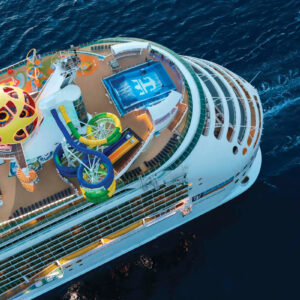 Kryssningsfartyget Mariner of the Seas ute till havs.