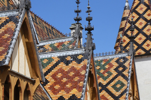 Vackra hustak i Beaune Bourgogne, Frankrike.
