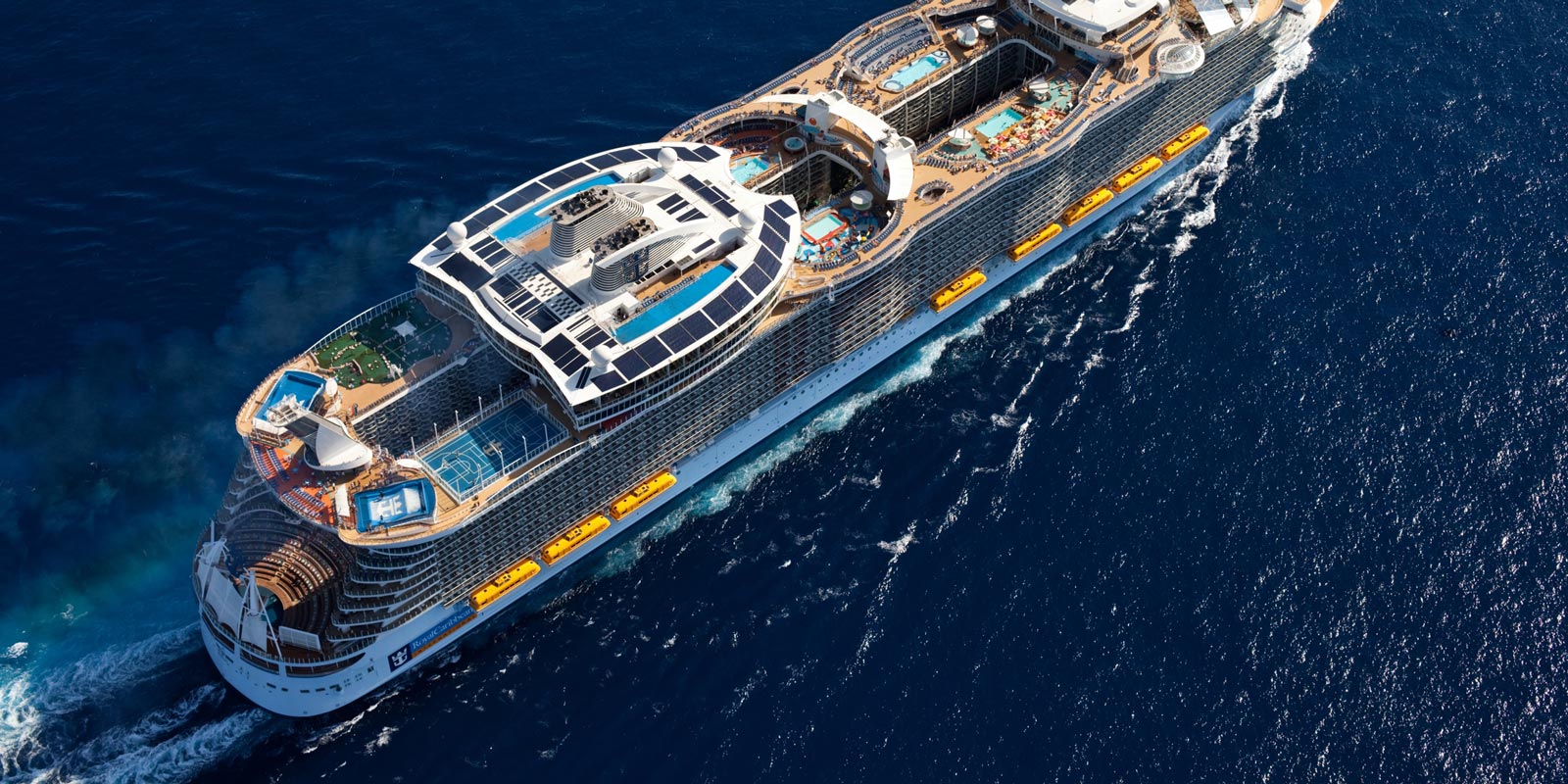 Royal Caribbeans fartyg Oasis of the Seas, ute till havs.