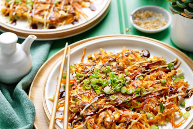 Japansk pizza Chicken Okonomiyaki.