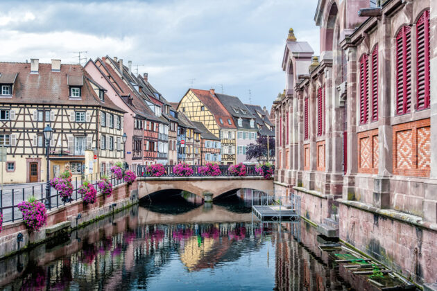 Vackra korsvirkeshus i Strasbourg, Frankrike.