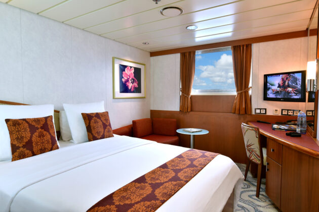 Premium Oceanview Stateroom ombord på Celebrity Xpedition.