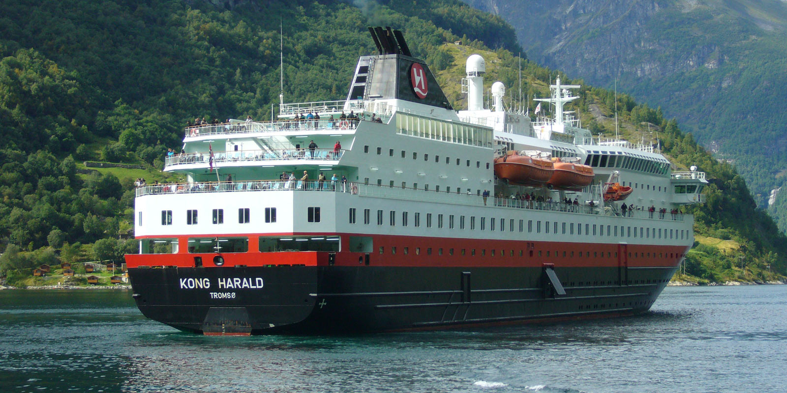 Hurtigrutens fartyg MS Kong Harald.