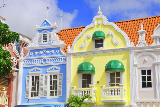 Färgglad arkitektur i Oranjestad på Aruba.