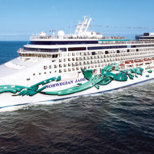 Kryssningsfartyget NCL Jade ute till havs.