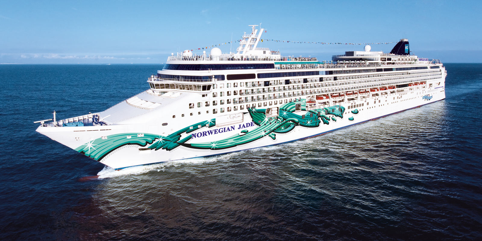 Kryssningsfartyget NCL Jade ute till havs.
