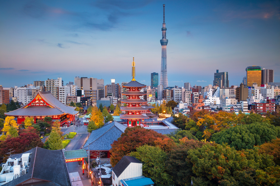 Tokyo skyline med Sensoji tempel, Japan.