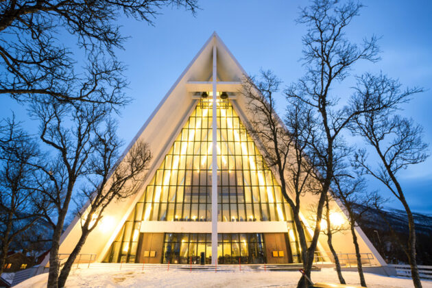 Vackra Ishavskatedralen i Tromsö, Norge