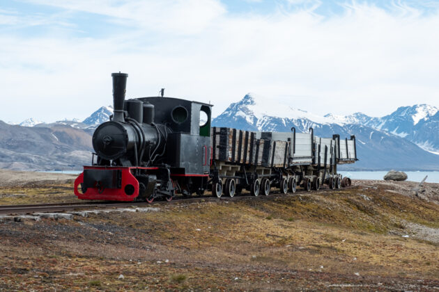 Tåg i Ny-Ålesund på Svalbard