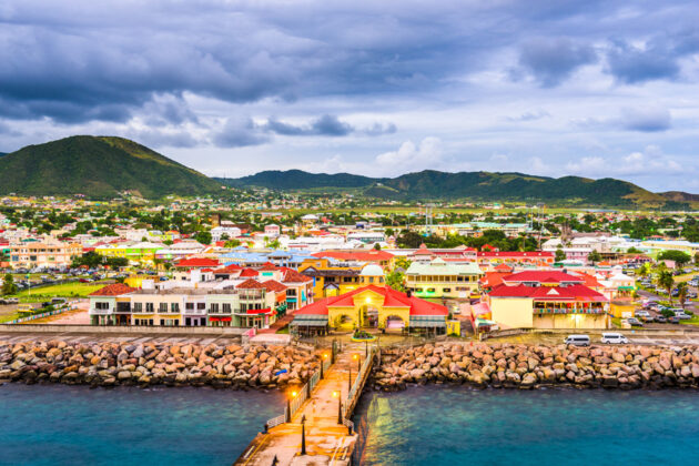 Vy över staden Basseterre på St. Kitts.
