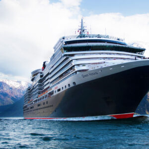 Cunards fartyg Queen Victoria i de norska fjordarna.