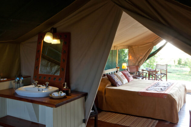 Mysigt boendetält på Governors Camp i Masai Mara, Kenya.