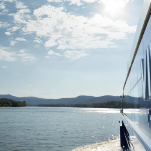 VIVA Cruises logga ombord på ett av deras fartyg.