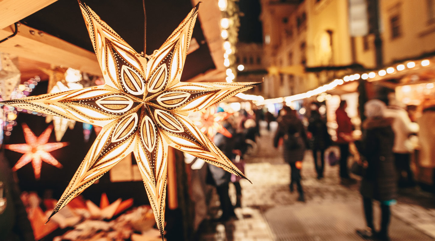 juldekorationer-på-adventsmarknad