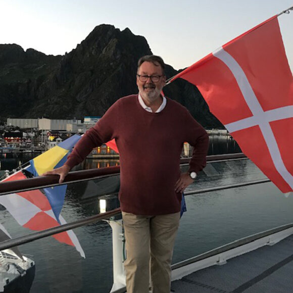 Dag Storsletten, Club Eriks värd på resor längs norska kusten.