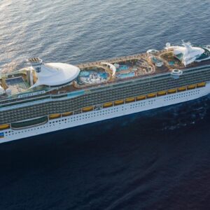 Royal Caribbeans kryssningsfartyg Liberty of the Seas, ute till havs.