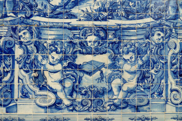Vackra blåvita azulejos, handgjorda kakelplattor