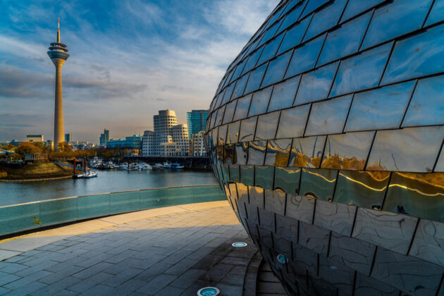 Modern arkitektur i MediaHafen, Düsseldorf