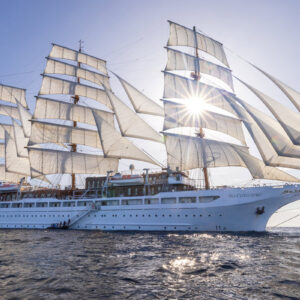 Fullriggaren Sea Cloud Spirit ute till havs.