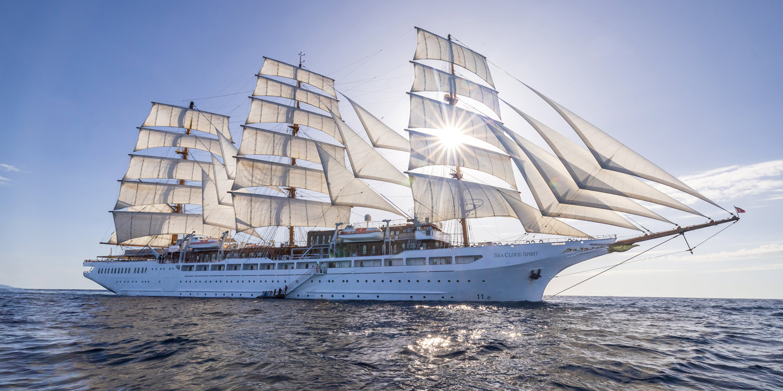 Fullriggaren Sea Cloud Spirit ute till havs.